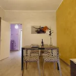 Casa Ra Con Posto Auto Medio דירה
